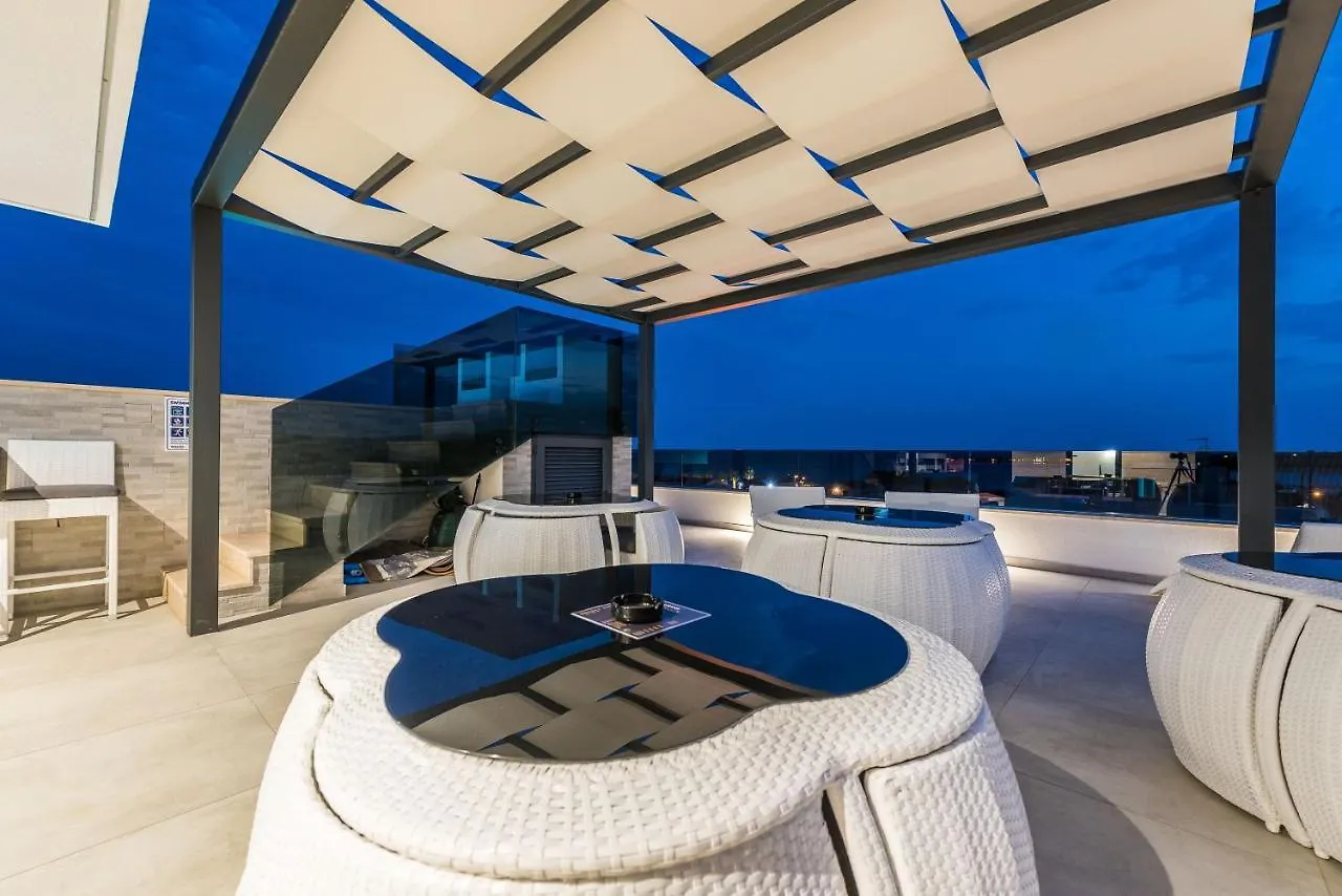 Grandpalazzo Apartments Vir