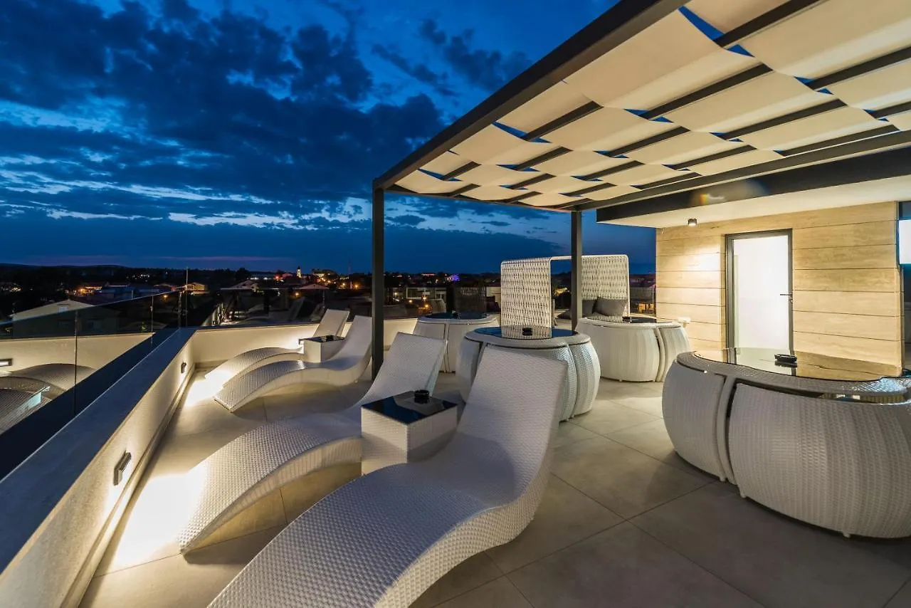 Apartment Grandpalazzo With Rooftop Swimming Pool Vir