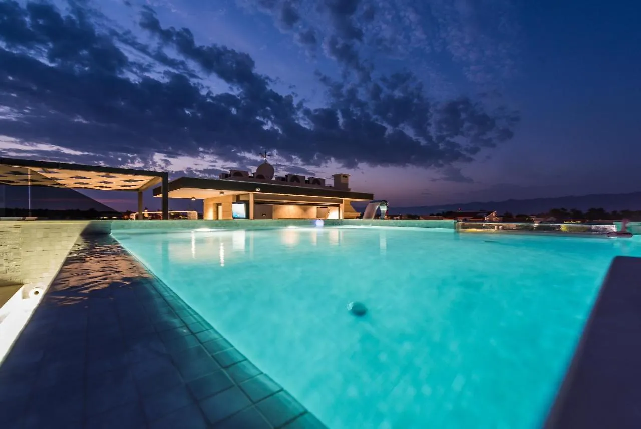 Grandpalazzo With Rooftop Swimming Pool ヴィル アパート