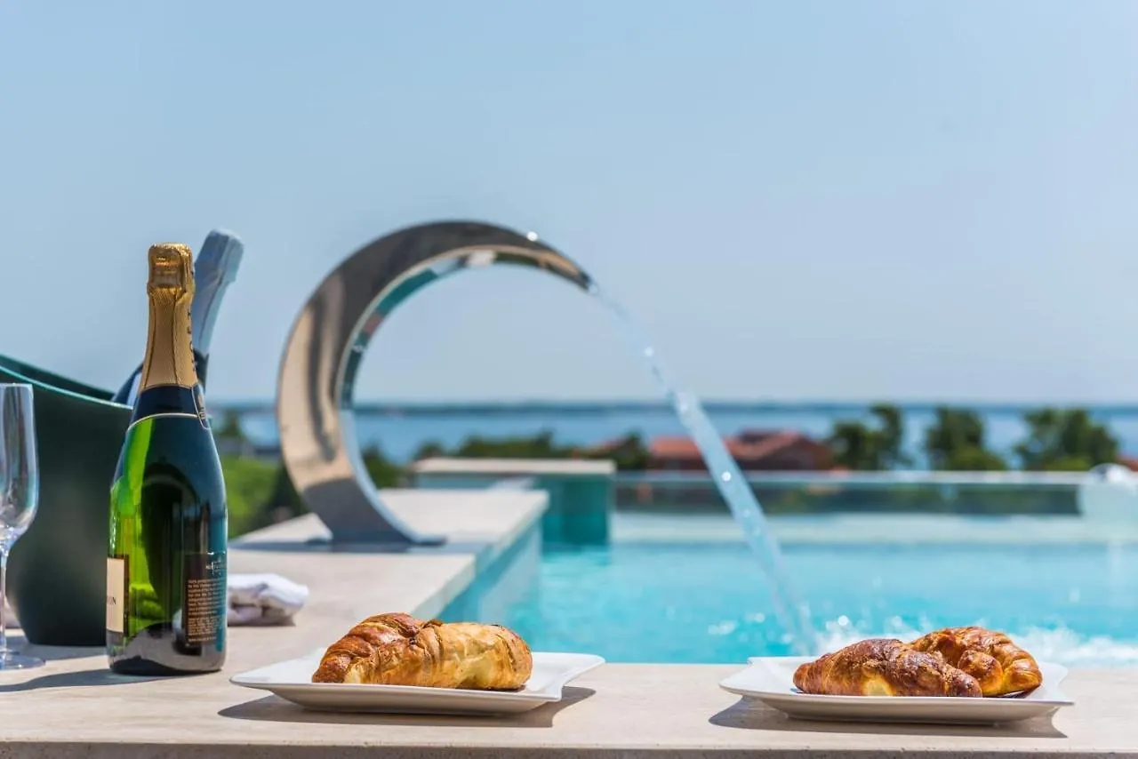 Grandpalazzo With Rooftop Swimming Pool ヴィル 0*,
