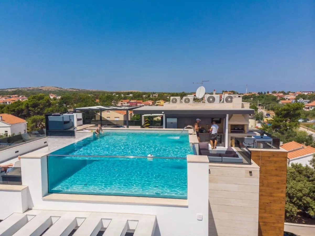 アパート Grandpalazzo With Rooftop Swimming Pool ヴィル