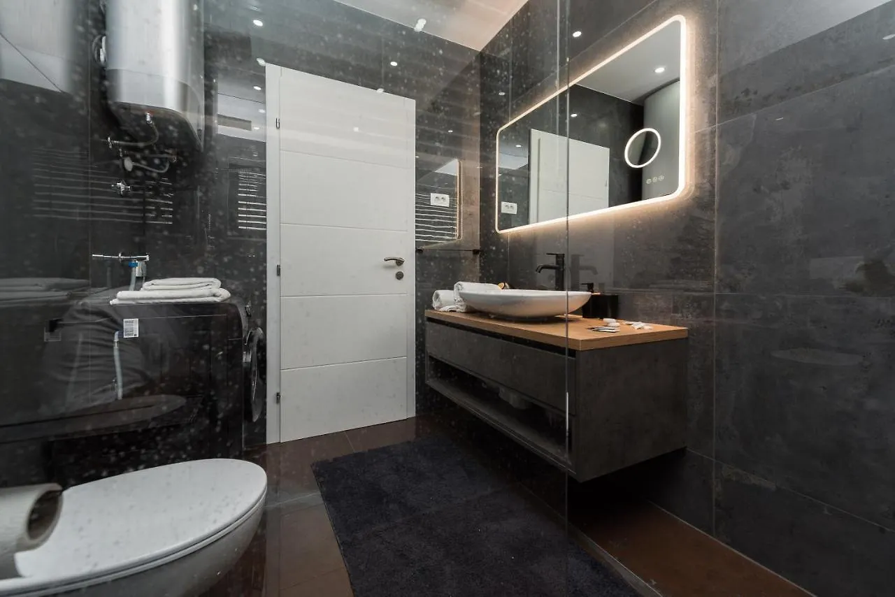 Grandpalazzo With Rooftop Swimming Pool Vir Apartment
