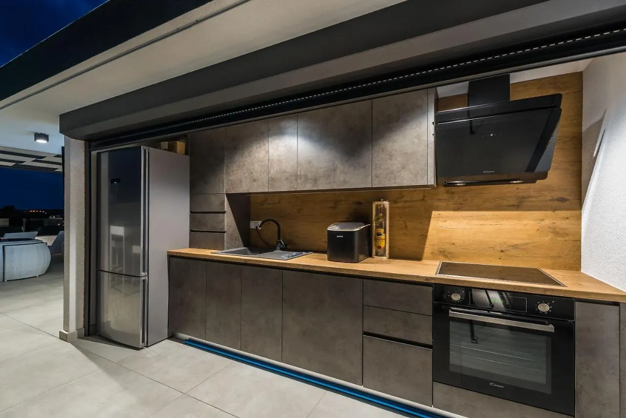 Grandpalazzo Apartments Vir