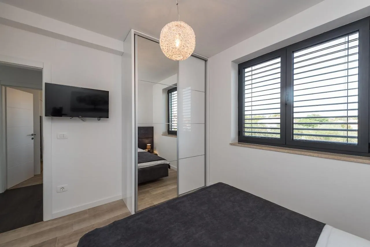 Grandpalazzo Apartments Vir