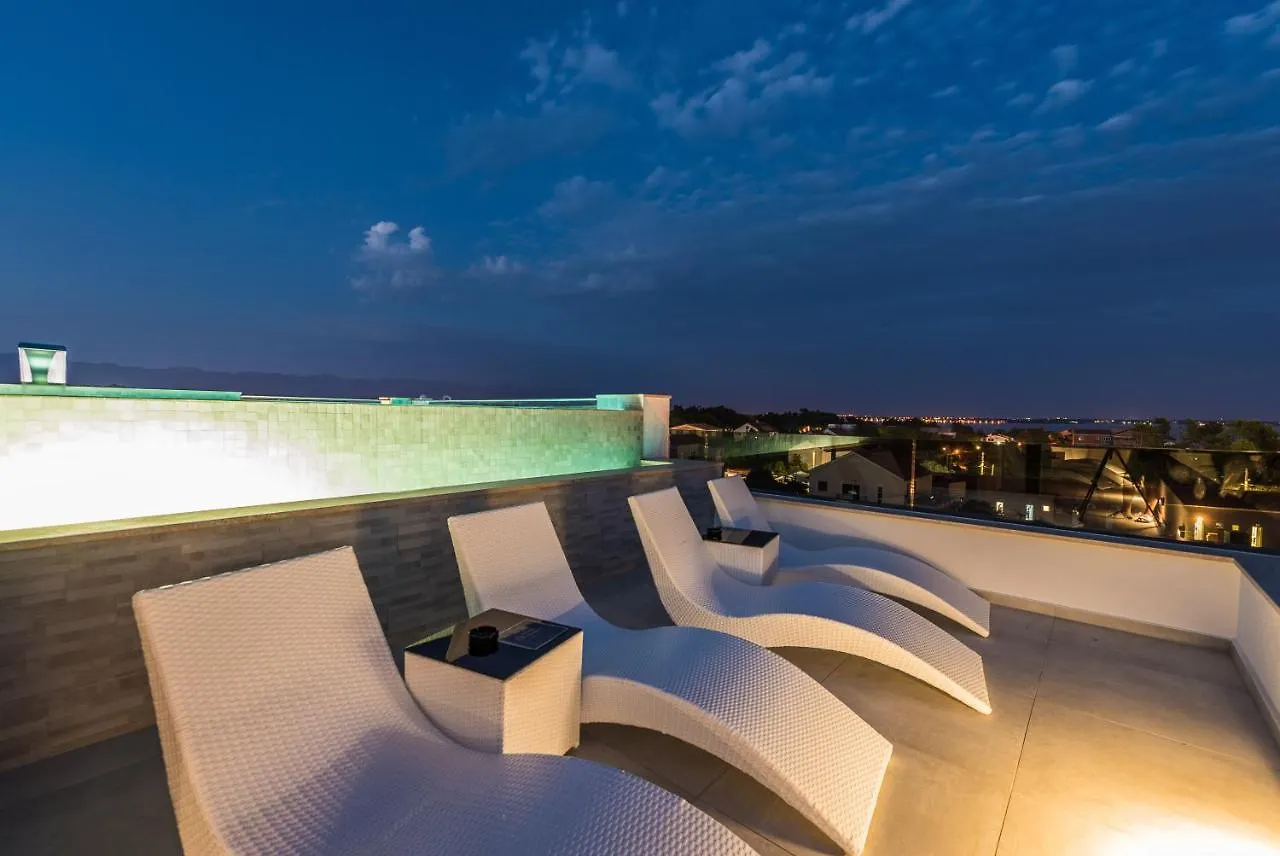 Grandpalazzo With Rooftop Swimming Pool Vir