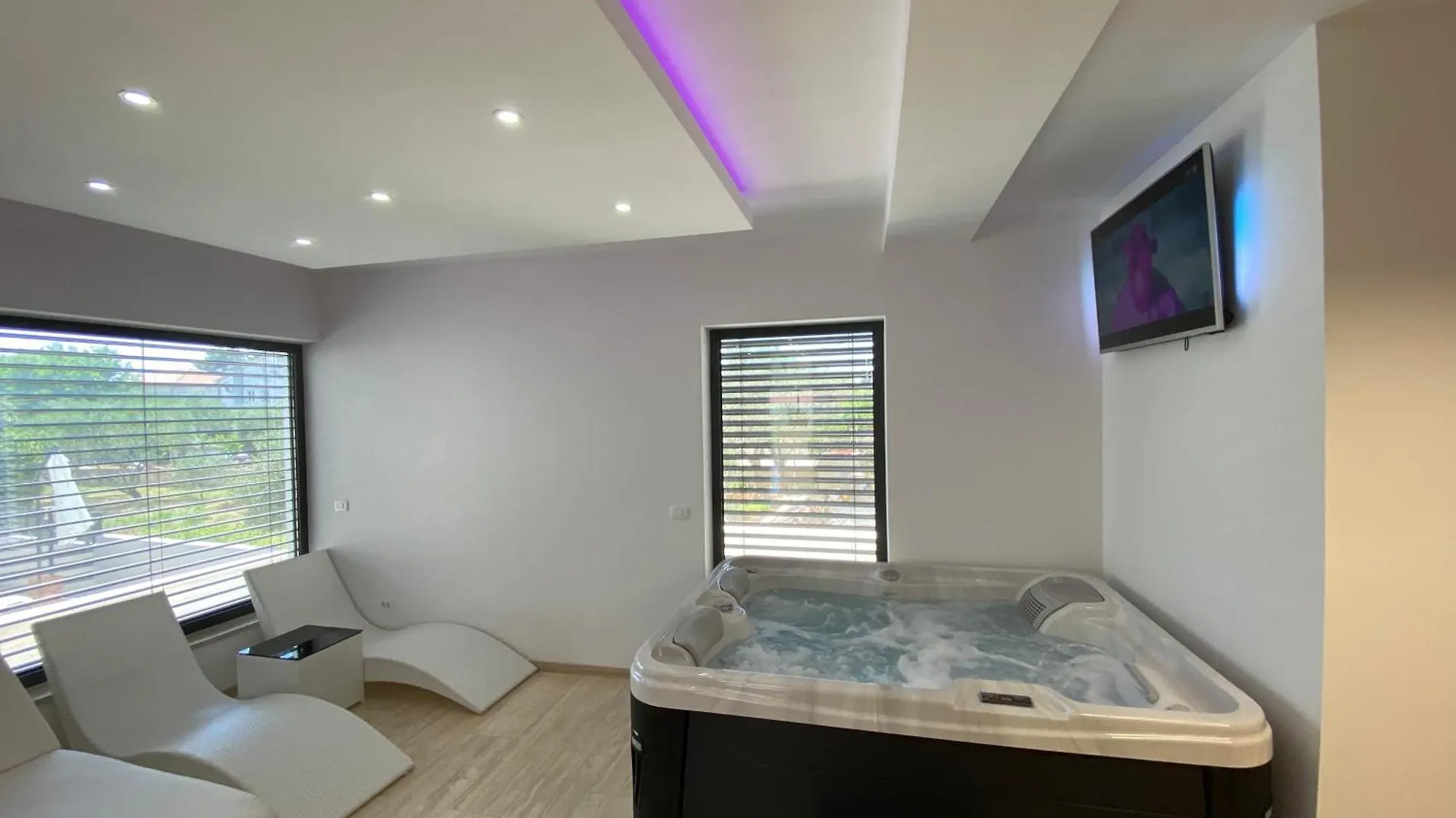 Grandpalazzo Apartments Vir 0*,