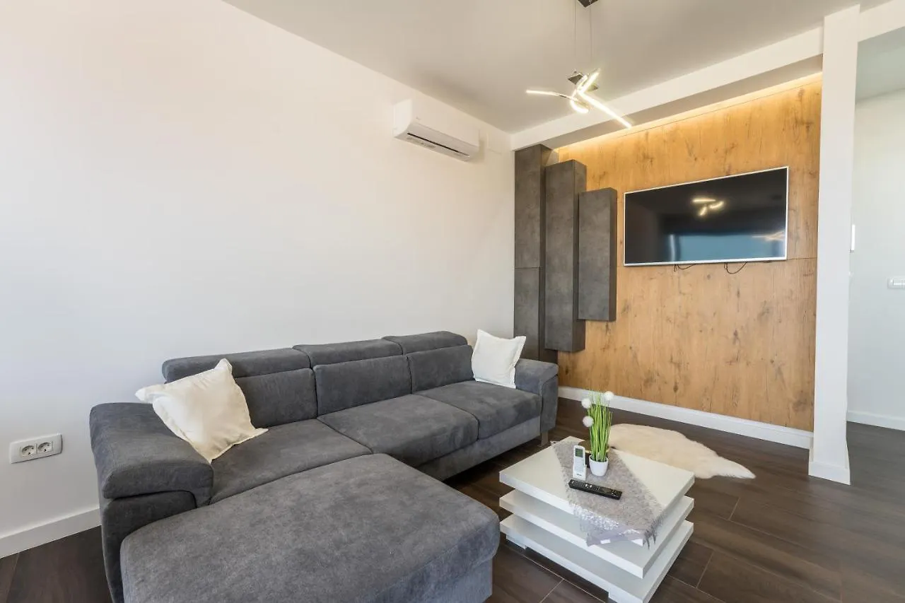 Apartment Grandpalazzo With Rooftop Swimming Pool Vir