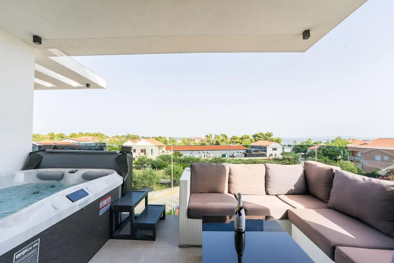 Grandpalazzo Apartments Vir