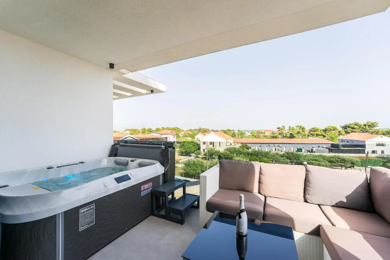 Apartment Grandpalazzo With Rooftop Swimming Pool Vir Croatia