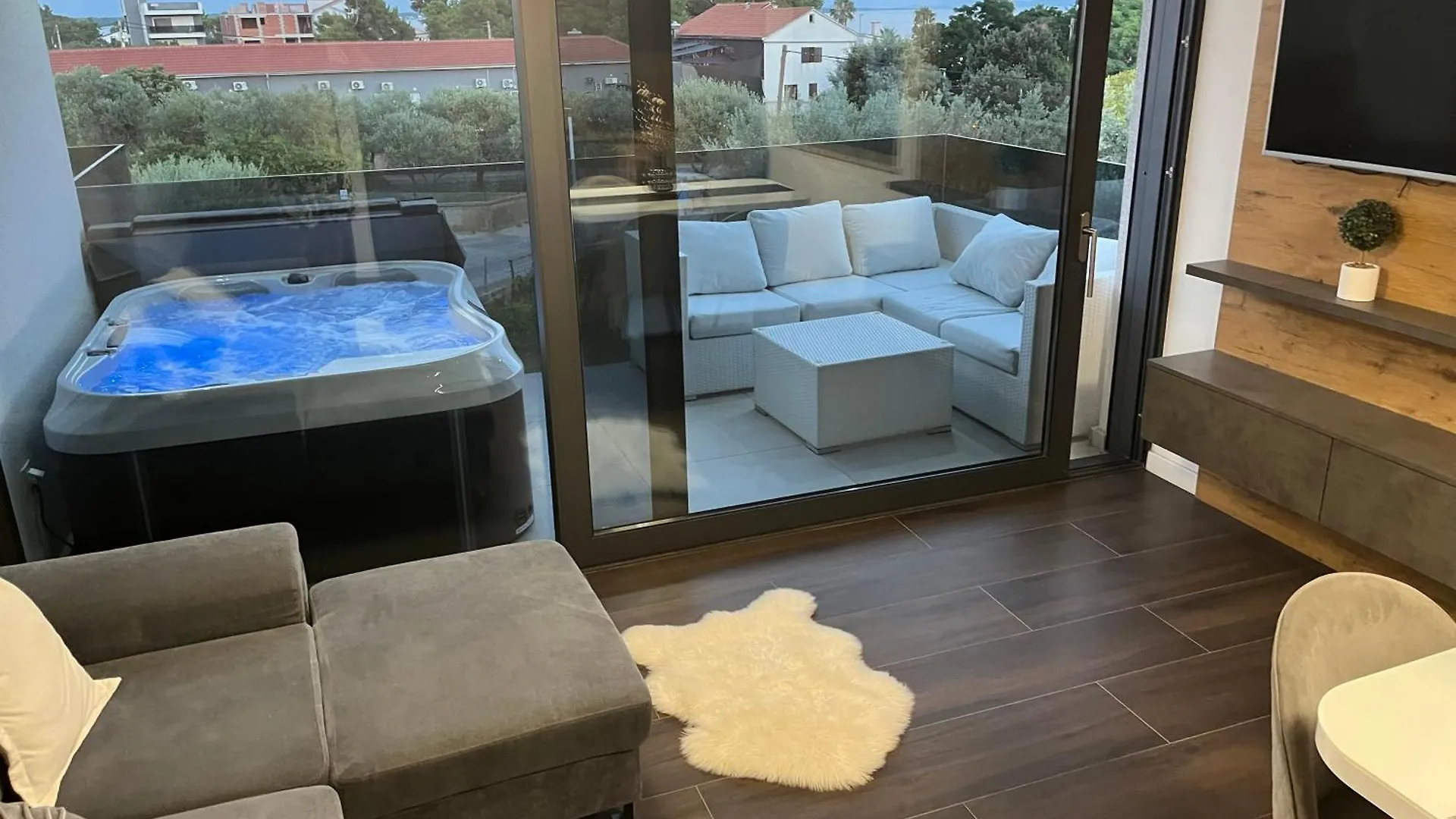 Grandpalazzo With Rooftop Swimming Pool 비르 0*,