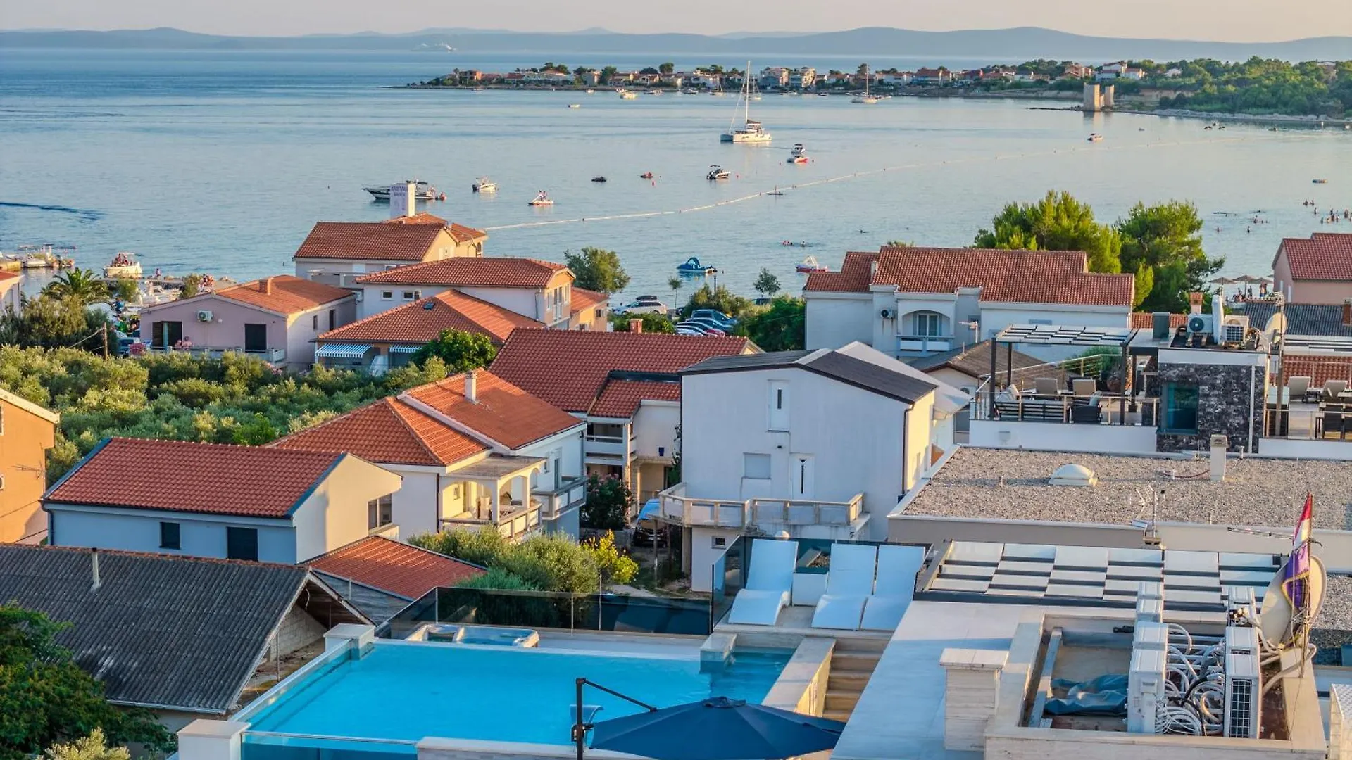 Grandpalazzo With Rooftop Swimming Pool Vir 0*,  Croatia