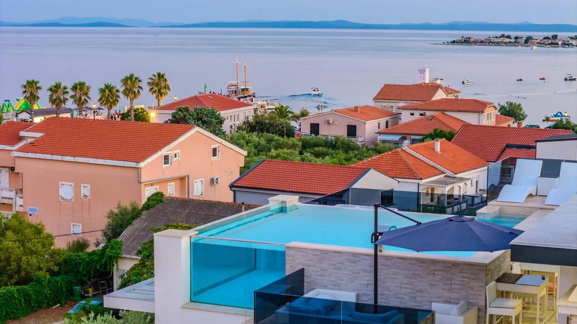 Grandpalazzo With Rooftop Swimming Pool Vir