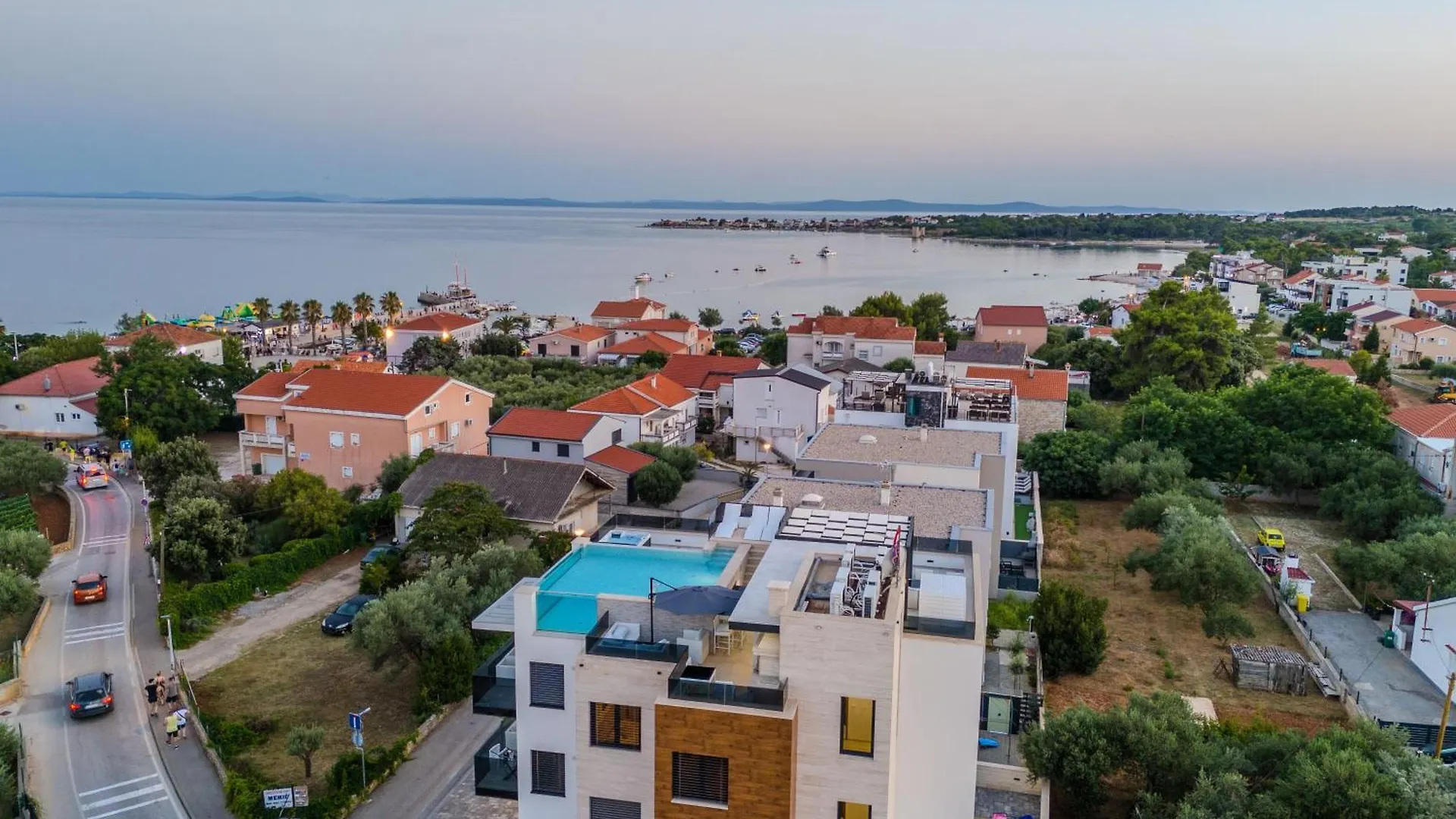 Grandpalazzo With Rooftop Swimming Pool Vir 0*,