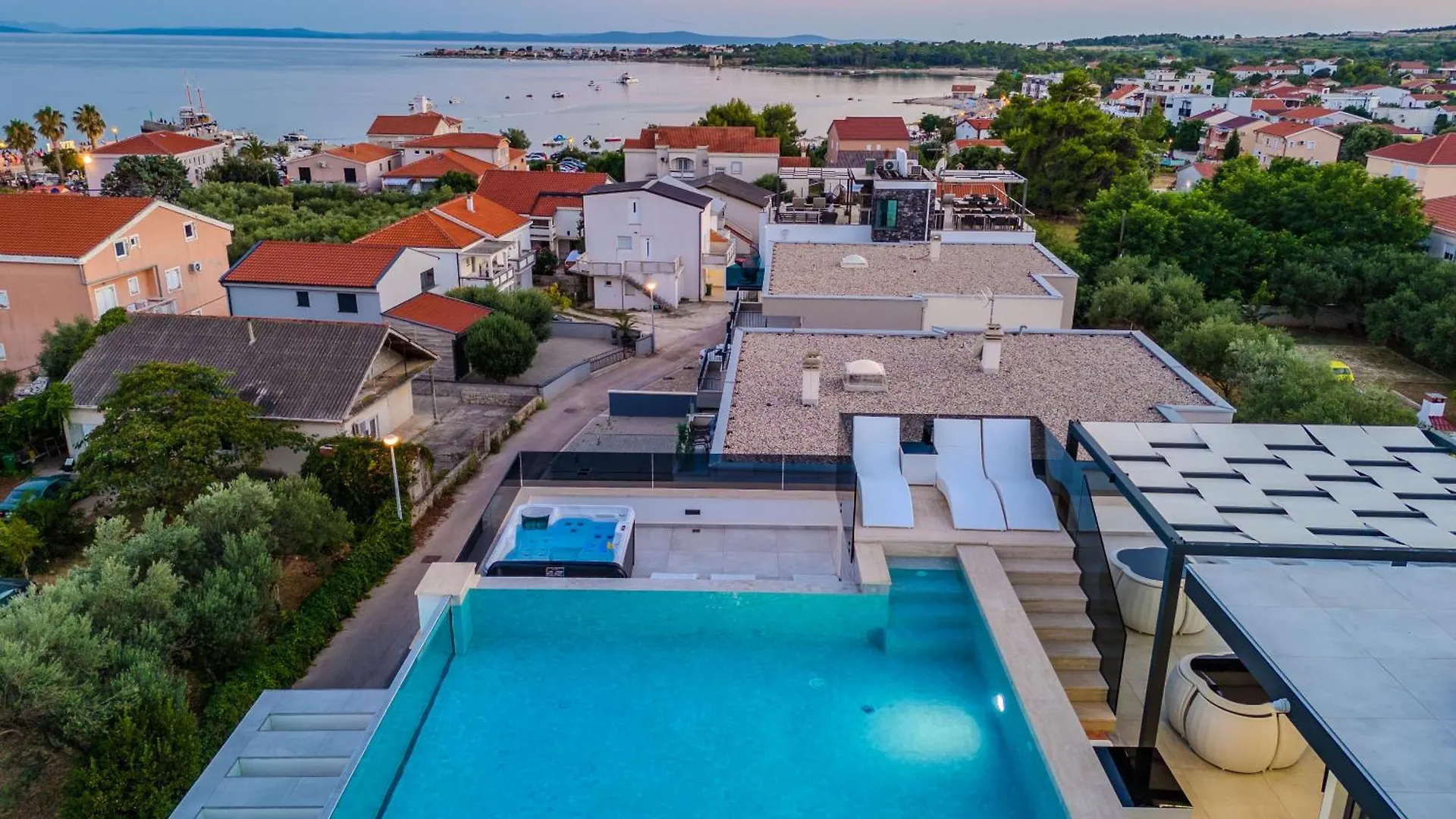 Grandpalazzo With Rooftop Swimming Pool ヴィル