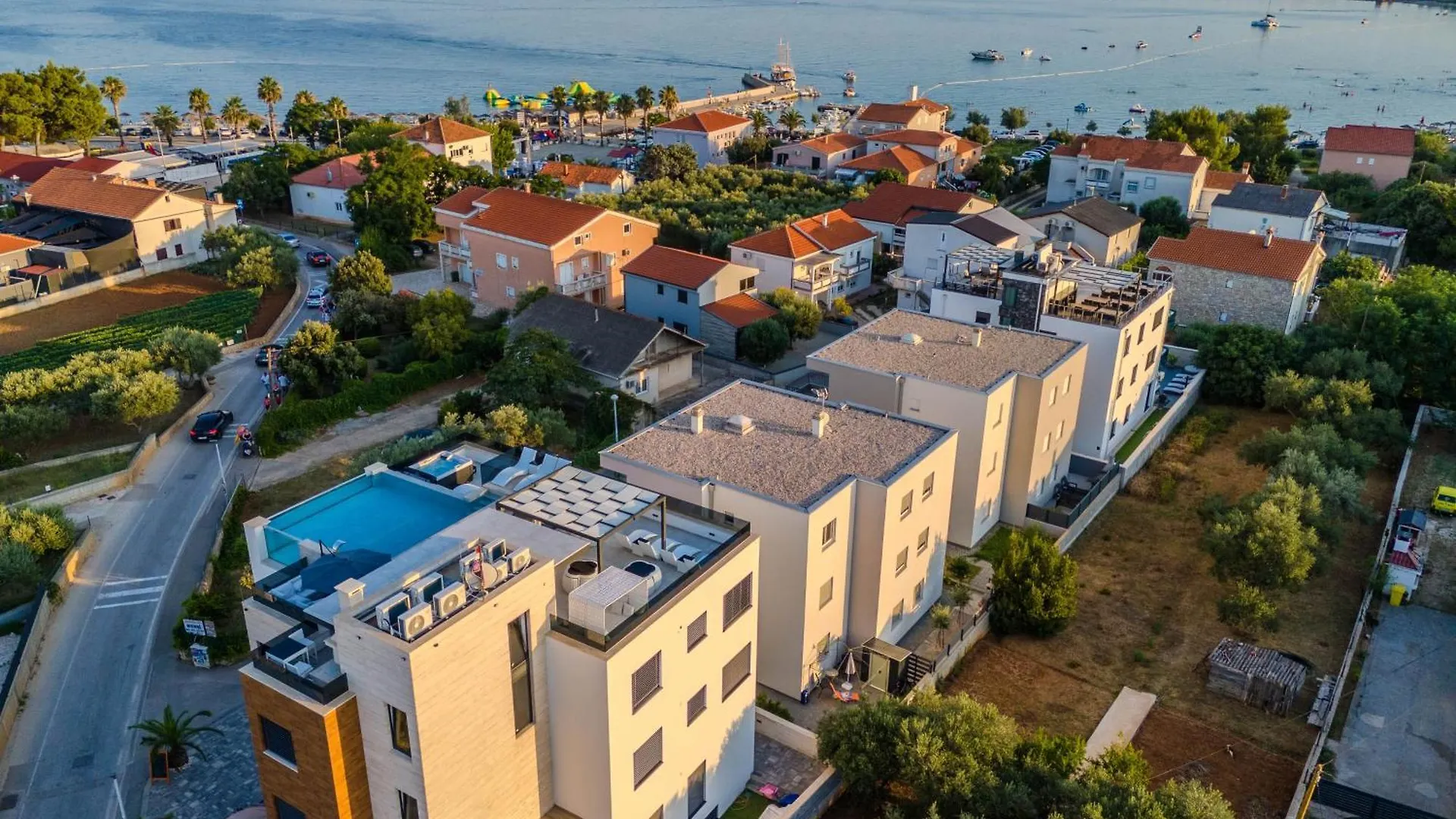 Grandpalazzo With Rooftop Swimming Pool Vir 0*,