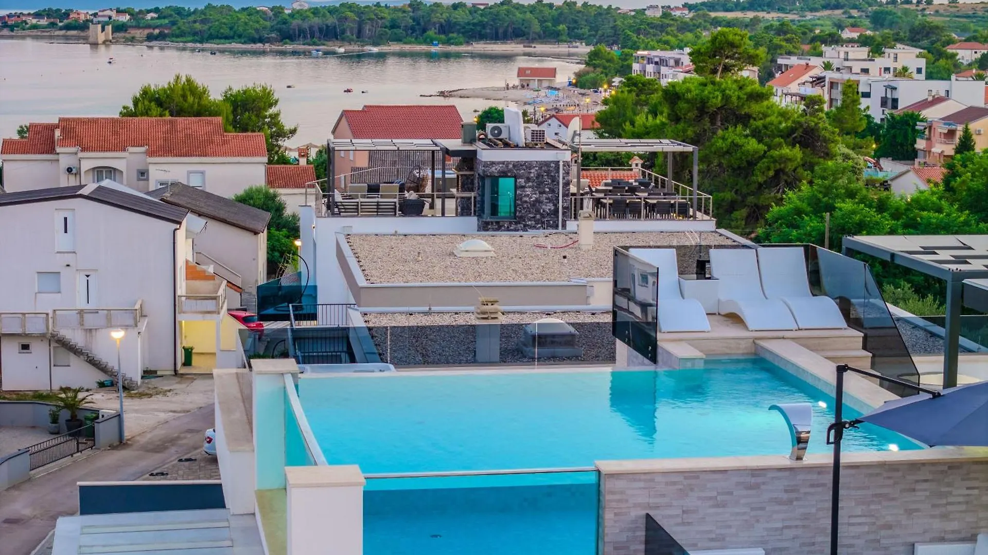 Grandpalazzo Apartments Vir