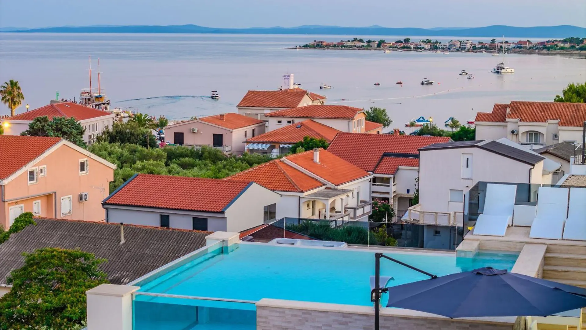 Grandpalazzo Apartments Vir