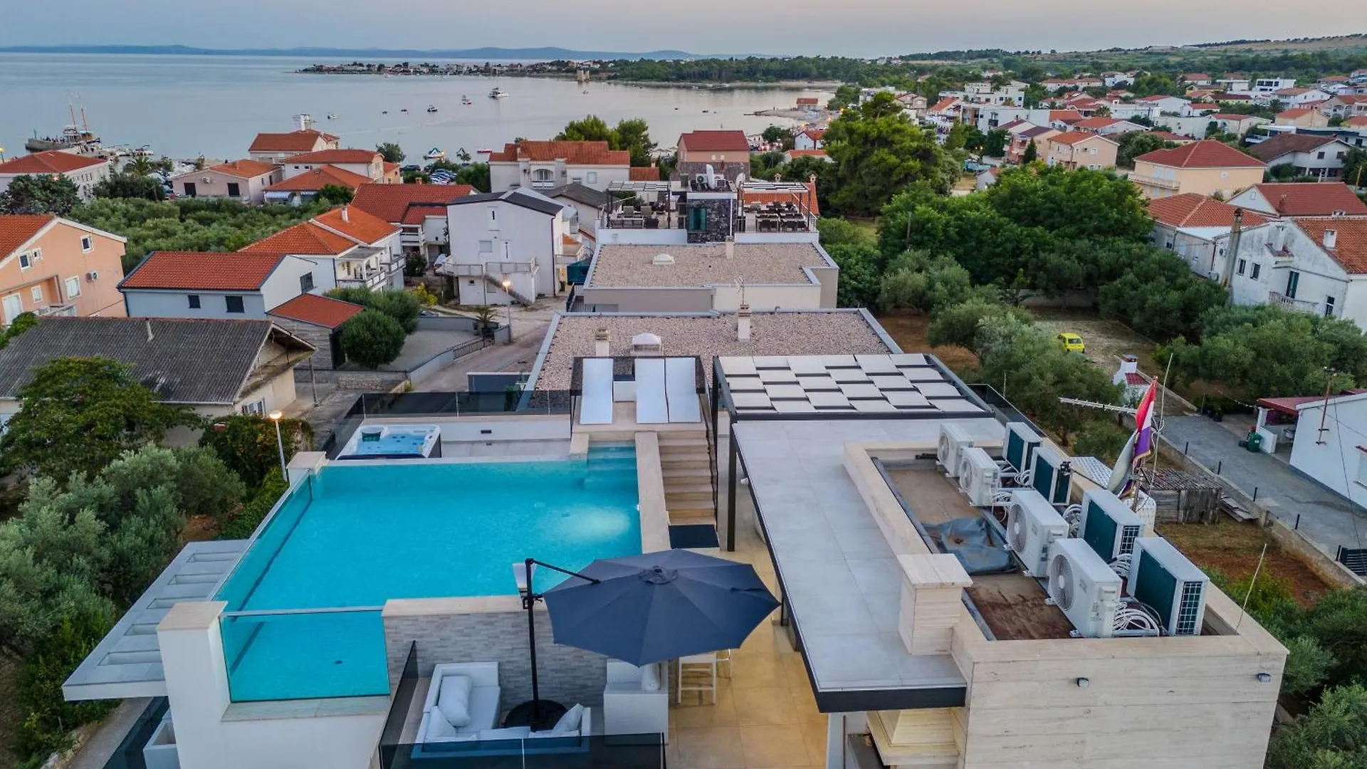 Grandpalazzo Apartments Vir